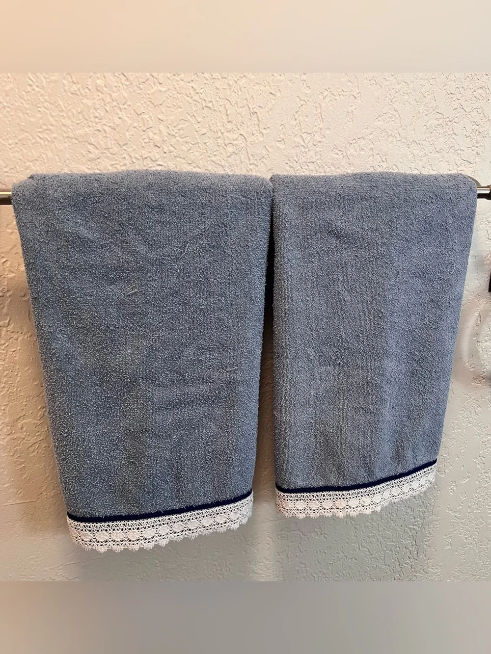 Vintage Dundee Blue Gray Lace Bath Towels Set of 2